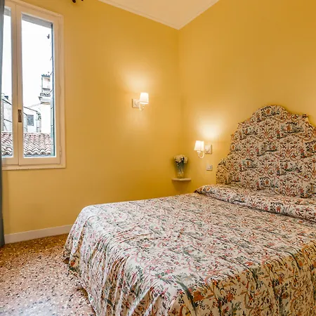 Ca' Grassi 1 Venetian Apartment *